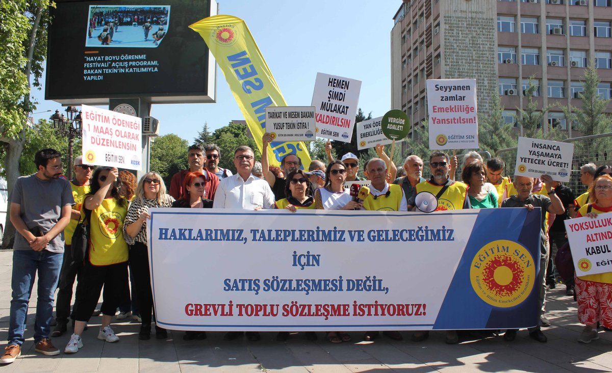 egitimsen's tweet photo. 🔴Eğitim Sen Olarak Toplu Sözleşme Taleplerimizde Israrcı, Birleşik Mücadelede Kararlıyız!
✔️En düşük kamu emekçisi maaşı yoksulluk sınırının üzerine çıkarılmalı, reel enflasyon esas alınarak maaşlardaki alım gücü kaybı telafi edilmeli, refah payı uygulaması hayata geçirilmelidir.
✔️Taban aylık yükseltilmeli, tüm ek ödemeler emekliliğe yansıtılmalı, ek ders ücretleri %50 artırılmalı ve temel maaşa orantılı hale getirilmelidir.
✔️Gelir vergisi dilimleri adil hale getirilmeli, az kazanandan az, çok kazanandan çok vergi alınmalıdır.
✔️Kira, yakacak, çocuk, kreş, ulaşım gibi tüm sosyal yardımlar artırılmalı, kira yardımı dâhil temel yaşam giderlerine destek sağlanmalıdır.
✔️Eğitim ödeneği, tüm eğitim ve bilim emekçilerine en az bir maaş tutarında verilmelidir.
✔️Ücretli, sözleşmeli ve vekil öğretmenlik uygulamaları kaldırılmalı; tüm öğretmenler kadrolu ve güvenceli olarak istihdam edilmelidir.
✔️Öğretmen alımında mülakat kaldırılmalı; güvenlik soruşturması, arşiv araştırması gibi antidemokratik uygulamalara son verilmeli, liyakat esas alınmalıdır.
✔️KHK ile hukuksuz şekilde ihraç edilen eğitim ve bilim emekçileri görevlerine iade edilmelidir.
✔️3600 ek gösterge tüm eğitim ve bilim emekçilerine verilmelidir.
✔️Geçmişe dönük cezai ve idari sicil kayıtları affa tabi tutulmalı, sicil affı hayata geçirilmelidir.
✔️Angarya çalışmaya son verilmeli, mesai saatleri dışı görev tanımlarına son verilmelidir.
✔️Kamusal ve parasız kreşler tüm kamu kurumlarında açılmalıdır.
✔️Kadınlara yönelik mobbing ve ayrımcılığa karşı etkin yasal düzenlemeler yapılmalıdır.
✔️Eşit işe eşit ücret uygulanmalı, mali ve sosyal haklar tüm kamu kurumlarında standart hale getirilmelidir.
✔️MEB bünyesindeki idari ve teknik personelin özlük hakları ve çalışma koşulları iyileştirilmelidir.
✔️Akademik ve idari personelin ekonomik, sosyal ve demokratik hakları güvence altına alınmalı; üniversitelerdeki ücret adaletsizlikleri giderilmelidir.
✔️Kamusal eğitimin ticarileştirilmesine ve ÇEDES benzeri projelerle dinselleştirilmesine son verilmelidir.
✔️Her öğrenciye ücretsiz, sağlıklı bir öğün yemek ve temiz su sağlanmalıdır.
✔️Acilen en az 150 bin öğretmen ataması yapılmalı ve idari, teknik, yardımcı personel açıkları kadrolu istihdam yoluyla giderilmelidir.
#GrevliTopluSözleşmeHakkı

https://t.co/m7FQM36uIW