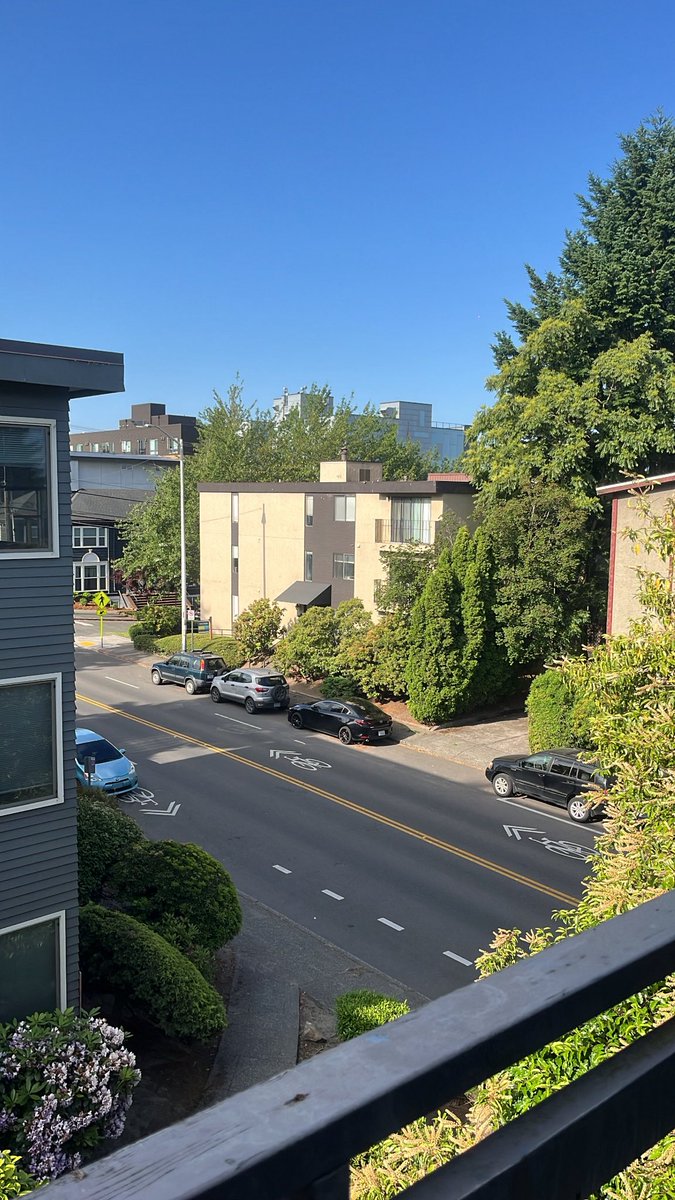 Been waking up at 5am for a week to start grinding, feels refreshing and productive, especially with this view. Seattle, you’re tranquil.
