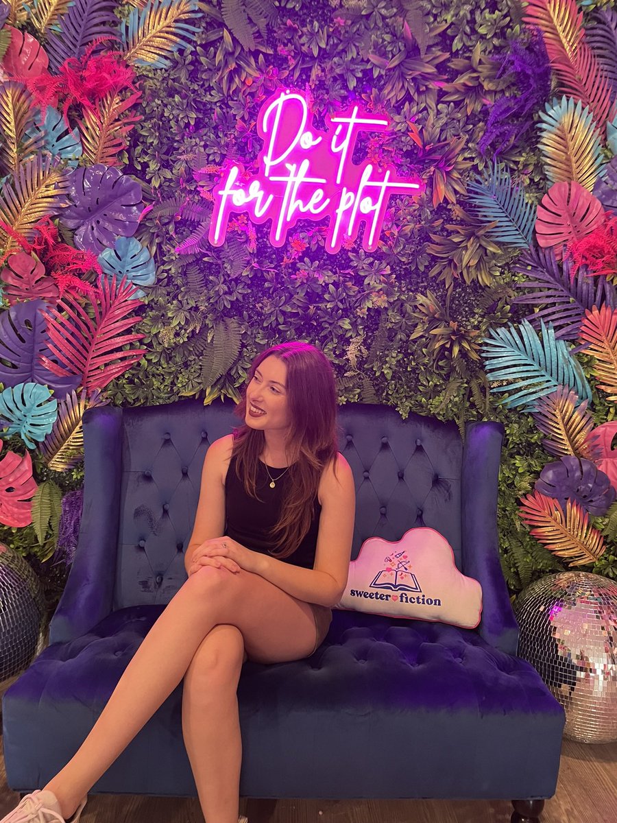 We are ALWAYS doing it for the plot! It’s no surprise the romantic fiction bookstore was my favorite stop. We definitely saved the best stop for last! 📖
📍Sweeter Than Fiction
📖 Left with Hunting Adeline by H.D. Carlton 

#bookish #writer #romantasy #bookstore