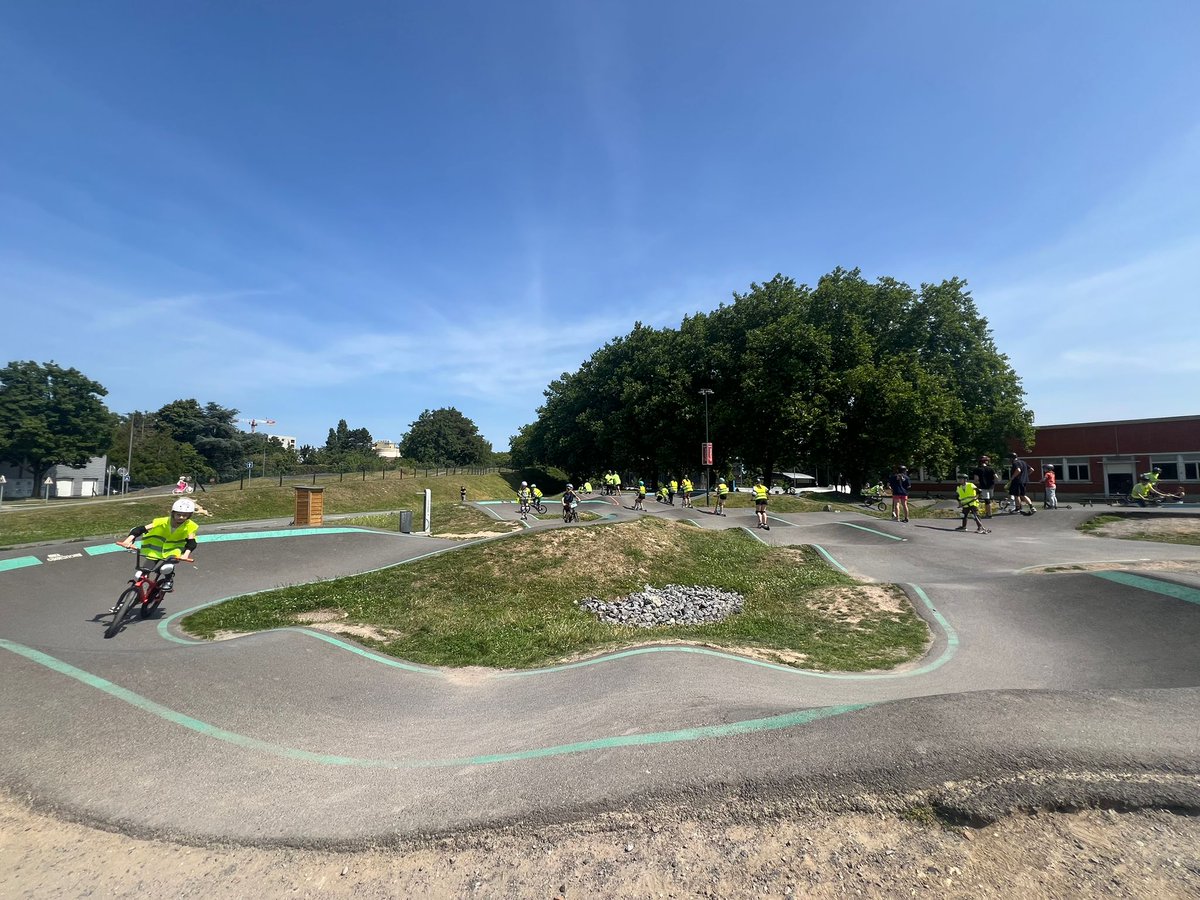 Journée SRAV - validation bloc 3
🧾13 enseignants mobilisés, 70 élèves.
🏅Taux de réussite : 70 %.
Félicitations à l'ensemble des participants 🚲