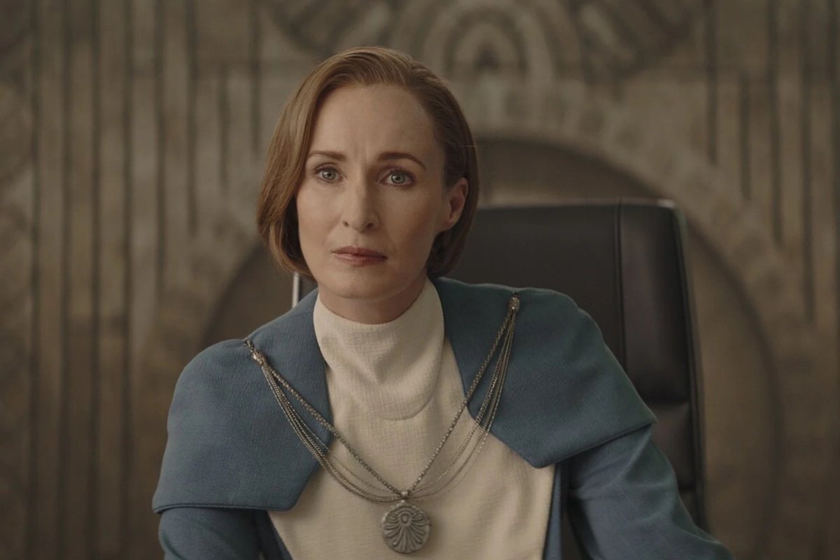 imhkenobi's tweet image. mon mothma had to lock in every era of hers. she’s girlbossing ✨