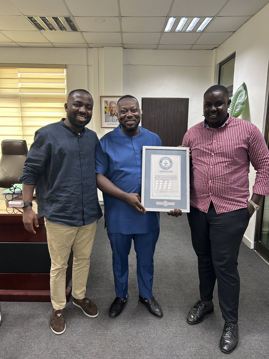 Popo🇰🇼🇬🇭 (@popony_j) on Twitter photo Guinness World Record holder for longest tree hug,<a href="/Abdul_hakim16_/">Awal Hakim ( the tree guy)</a> visits Youth development minister George Opare Addo presenting his GWR certificate. Guinness World Record holder for longest tree hug,<a href="/Abdul_hakim16_/">Awal Hakim ( the tree guy)</a> visits Youth development minister George Opare Addo presenting his GWR certificate.
