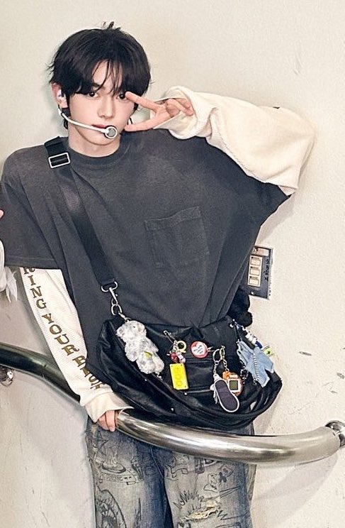 なにわ男子大西流星くんがTWSハンジンにプレゼントしてバッグにもつけ