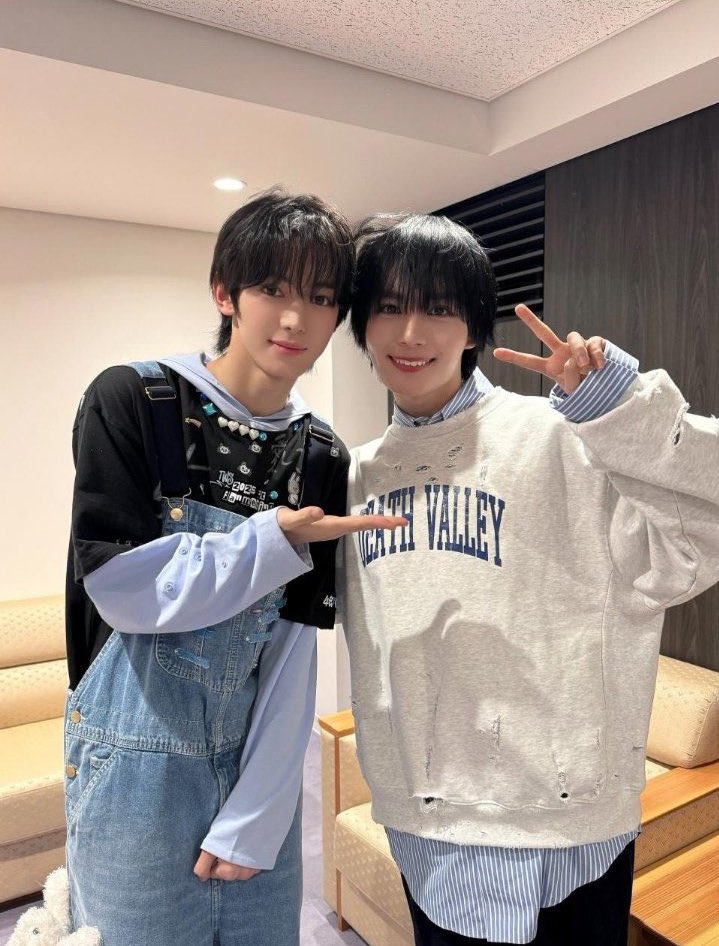 なにわ男子大西流星くんがTWSハンジンにプレゼントしてバッグにもつけ