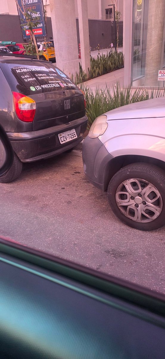 williamamaral's tweet photo. @CETSP_ @prefsp 

Só vir com o talão na mão 🫱 tem uns 10 veículos estacionados na ciclovia da rua do Estilo Barroco altura do número 701
Protocolo SP156: 35305431 https://t.co/rVPAsKkENi