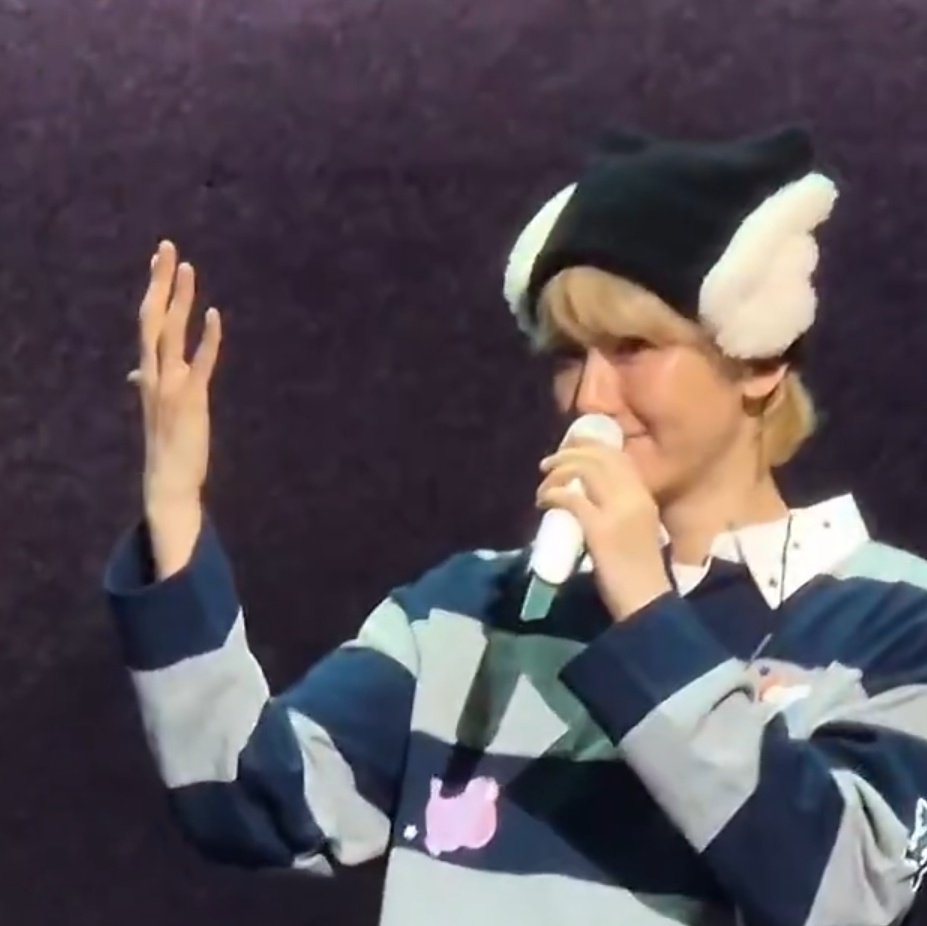 _soondingie_'s tweet photo. "Puedo hacer todo con esta mano." 

— Baekhyun (Chile, 2025) https://t.co/DjkzY007yT