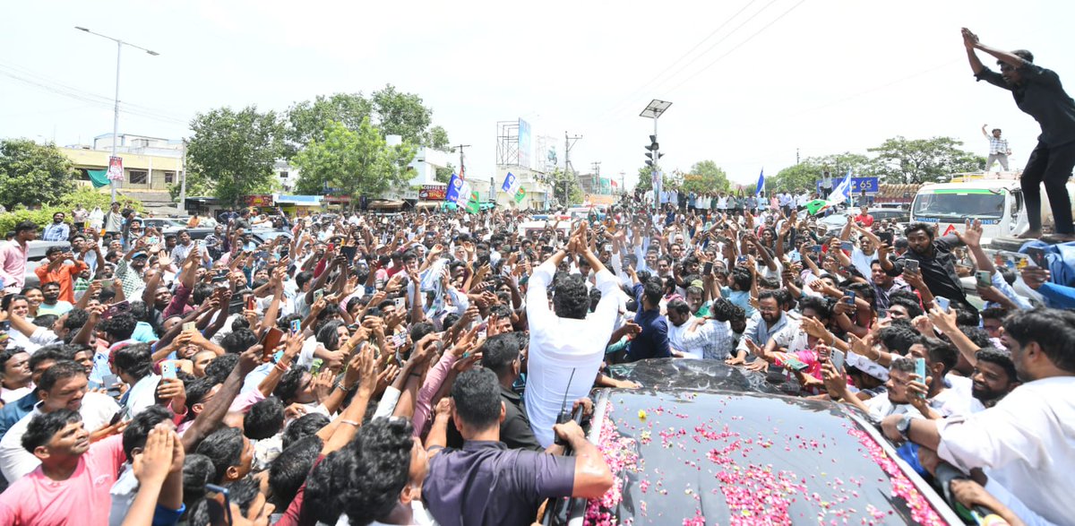 𝐉𝐚𝐠𝐚𝐧-𝐓𝐡𝐞 𝐌𝐚𝐯𝐞𝐫𝐢𝐜𝐤🇸🇱 (@thereddiboi) on Twitter photo 💥 Breaking news 💥
It's official now Palnadu is jagan's KGF and his territory 🧎🏻🔥👍🏻...
నీ రాజ్యాన్ని నువ్వే కాపాడుకో అన్న <a href="/ysjagan/">YS Jagan Mohan Reddy</a> 🫴🏻❤️!!!
#YSJaganMohanReddy 💥 Breaking news 💥
It's official now Palnadu is jagan's KGF and his territory 🧎🏻🔥👍🏻...
నీ రాజ్యాన్ని నువ్వే కాపాడుకో అన్న <a href="/ysjagan/">YS Jagan Mohan Reddy</a> 🫴🏻❤️!!!
#YSJaganMohanReddy