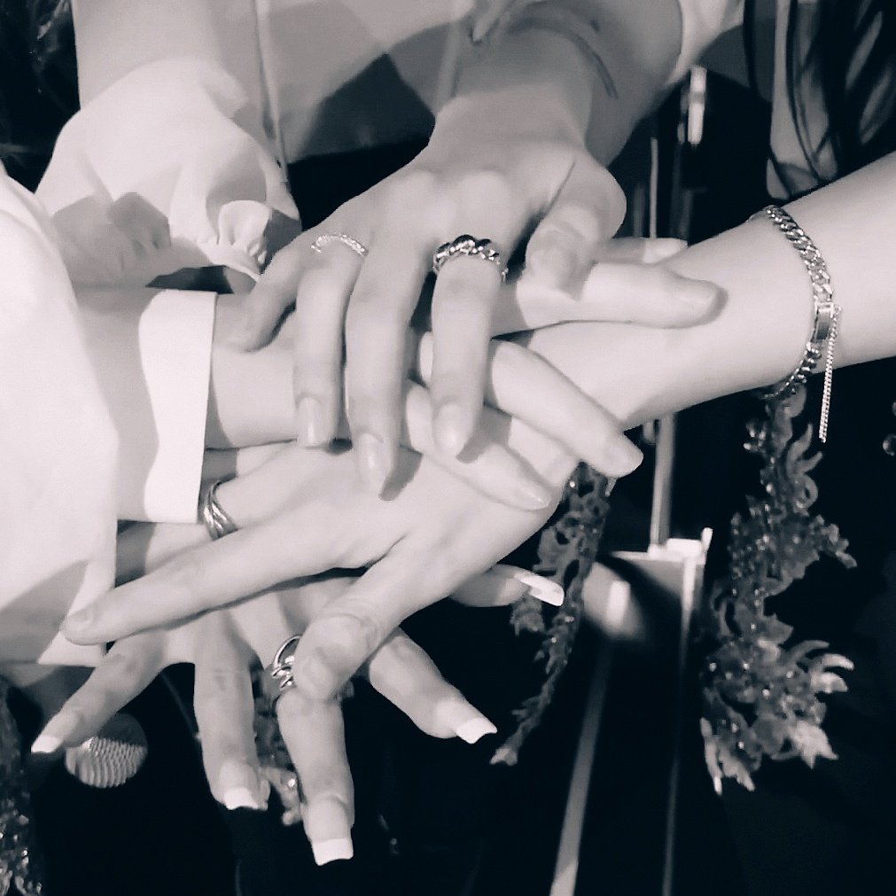 silverwhale619's tweet image. 마마무야 우리 잡은 손 놓지말고 평생 함께가자
처음 했던 그 약속
&quot;놓지않을게&quot;란 말 꼭 지킬게
데뷔 11주년 정말 많이 축하해💚

#11년의마마무
#11YearsWithMAMAMOO