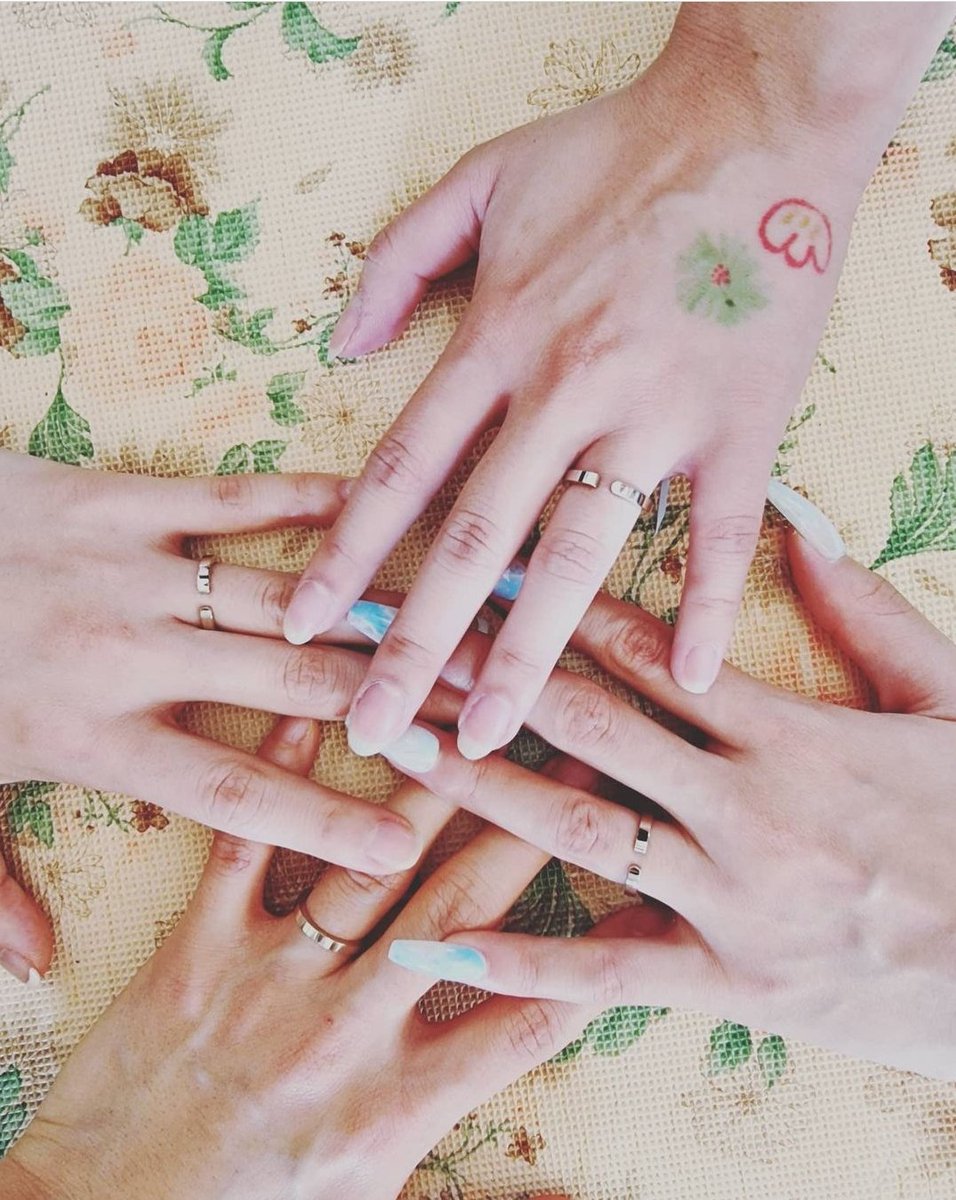 silverwhale619's tweet image. 마마무야 우리 잡은 손 놓지말고 평생 함께가자
처음 했던 그 약속
&quot;놓지않을게&quot;란 말 꼭 지킬게
데뷔 11주년 정말 많이 축하해💚

#11년의마마무
#11YearsWithMAMAMOO