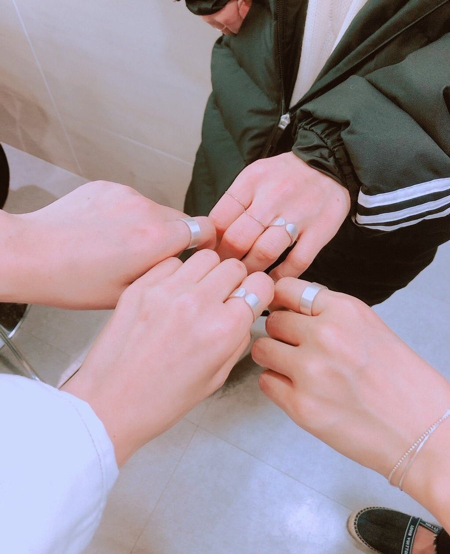 silverwhale619's tweet image. 마마무야 우리 잡은 손 놓지말고 평생 함께가자
처음 했던 그 약속
&quot;놓지않을게&quot;란 말 꼭 지킬게
데뷔 11주년 정말 많이 축하해💚

#11년의마마무
#11YearsWithMAMAMOO