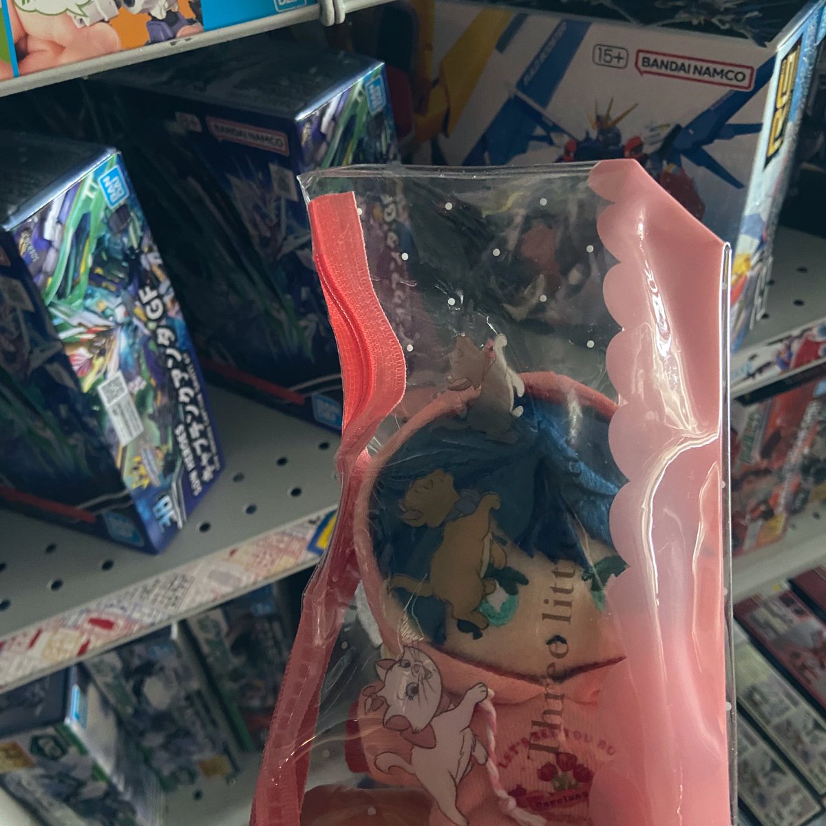 RottenDeadpan's tweet image. I took Deuce to work today as a temp worker.
This kit is his recommended favorite so please buy it.