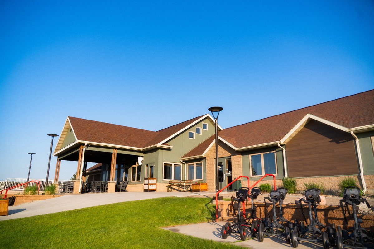 HeritageExt's tweet photo. A bold, timeless refresh with Vesta Aged Walnut steel siding, LP Smartside in Tahoe, Willow Green paint, and beige windows. Every detail—from bump-outs to soffits—shows off intentional design and lasting quality. Let’s reimagine your exterior. #SteelSiding #LPsmartside https://t.co/y9kIGv0Ap2