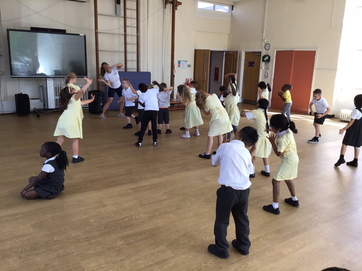 1 McKee enjoyed a dance workshop today as part of our sports fortnight! #weloveSouthCamberley