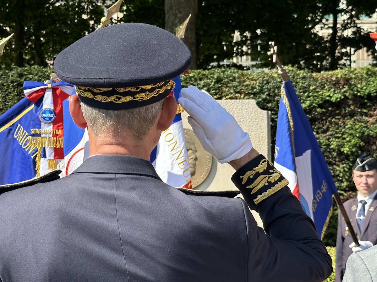 Il y a 85 ans, le général de Gaulle lançait depuis Londres un appel devenu historique:
« La France a perdu une bataille, mais la France n’a pas perdu la guerre. […] Rejoignez-moi. »

🇫🇷 En mémoire de l'appel du 18 juin 1940 et de celles et ceux qui ont répondu à cet engagement,