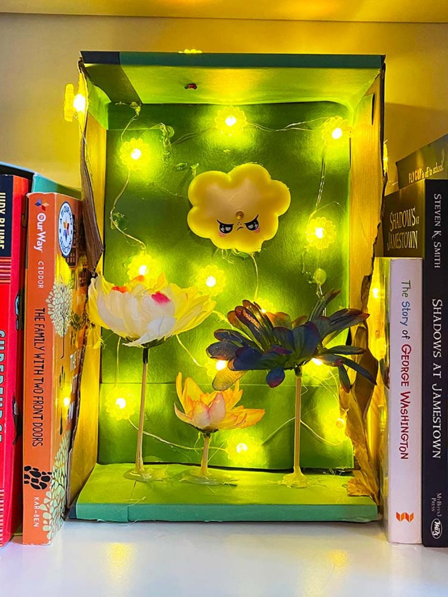 Leigh Drake, from Old Donation School in Virginia Beach, uses inspiration from Sandy Skoglund for this elementary art lesson. Learn how her students used everyday objects to create enchanting, illuminated bookshelf illustrations.

Read now in Summer 2025: davisart.com/schoolarts/iss…