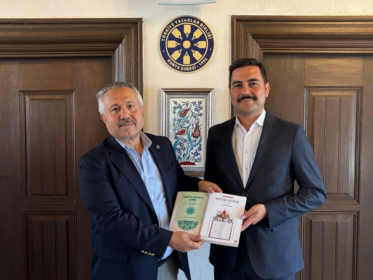 TYB Konya Şubesi, kıymetli bir buluşmaya ev sahipliği yaptı.  Ziyarete eski YK üyemiz Ahmet Çelik ile birlikte yeni üyelerimiz Muammer Eşiyok ve Hüseyin Hilmi Kızılca ve Doç. Dr. Ahmet Kemal Gümüş de geldi, Doç. Dr. Gümüş yeni kitaplarını Ahmet Köseoğlu'na takdim etti.