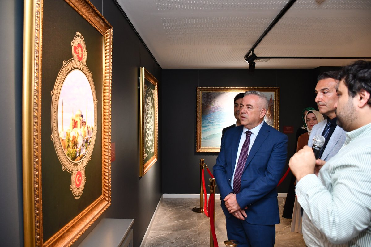 "Fethi ve Fatih’i" Sergisi Çekmeköy’de Sanatseverlerle Buluştu

Çekmeköy Kaymakamı Resul Çelik, Yenidoğu Okulları Çekmeköy Kampüsü'nde açılışı gerçekleştirilen "Fethi ve Fatih’i" temalı sergiye katılarak açılış kurdelesini kesti ve sergiye dair bir konuşma gerçekleştirdi.

Fatih