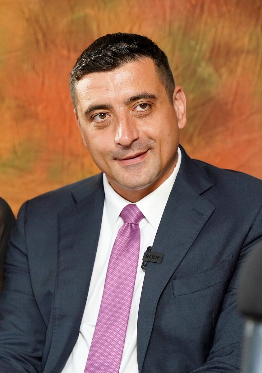 MeminescuTop's tweet image. Știrea zilei vine de la Parlamentul European. României i s-a aprobat o prelungire de 18 luni pentru tragerea fondurilor din PNRR. 18 luni!! O șansă vitală pentru bugetul și economia românească. Acum vine întrebarea de zeci de miliarde de euro. S-ar fi întâmplat asta cu Simion…