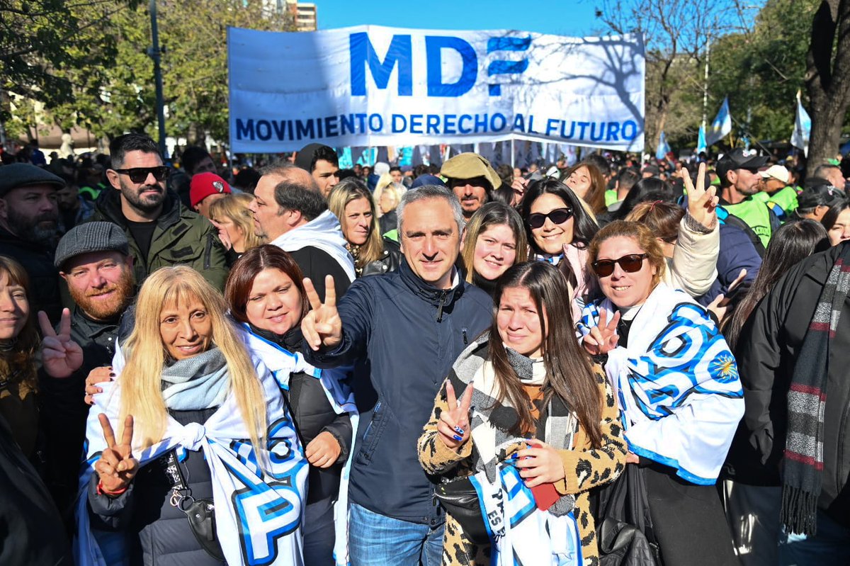 Andrés Larroque (@larroqueandres) on Twitter photo Ya estamos en la columna del <a href="/MOVIMIENTODAF/">Movimiento Derecho al Futuro</a> en la movilización en apoyo a <a href="/CFKArgentina/">Cristina Kirchner</a> ✌️ Ya estamos en la columna del <a href="/MOVIMIENTODAF/">Movimiento Derecho al Futuro</a> en la movilización en apoyo a <a href="/CFKArgentina/">Cristina Kirchner</a> ✌️
