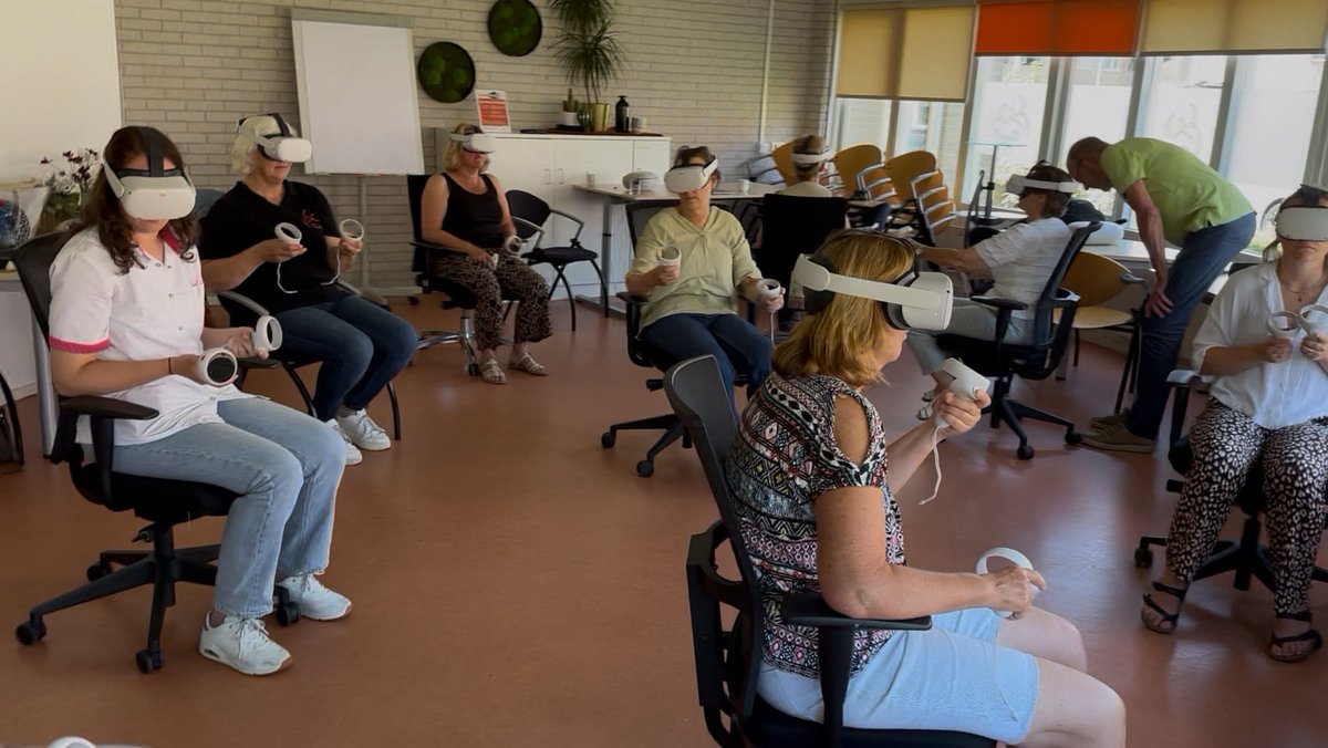 bvdlende's tweet photo. Voorlichting met VR beleving dat op indringende wijze duidelijk maakt voor welke uitdagingen mensen met dementie en hun mantelzorgers staan https://t.co/ZYtZP0dVeH