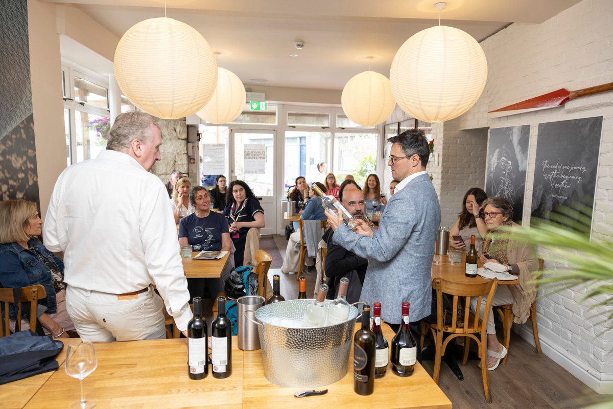 Portugal in Ireland (@ptinireland) on Twitter photo Durante o Dalkey Book Festival, a delegação do Turismo de Portugal na Irlanda promoveu vários eventos para celebrar a cultura portuguesa, incluindo degustações, encontros literários e concertos ao vivo.
#VisitPortugal #DBF2025 #cornernotedalkey <a href="/dalkeybookfest/">Dalkey Book Festival</a> Durante o Dalkey Book Festival, a delegação do Turismo de Portugal na Irlanda promoveu vários eventos para celebrar a cultura portuguesa, incluindo degustações, encontros literários e concertos ao vivo.
#VisitPortugal #DBF2025 #cornernotedalkey <a href="/dalkeybookfest/">Dalkey Book Festival</a>