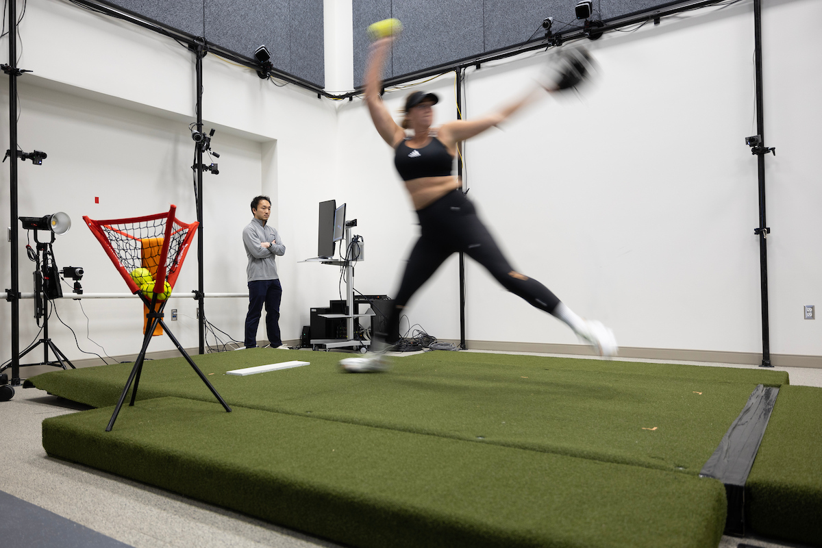 UNOBiomechanics's tweet image. The College World Series is in town & we’re breaking down the science behind every pitch. ⚾
Our Sports Medicine & Biomechanics Research Lab uses motion capture & force plates to study how athletes move, how to improve performance, & prevent injury
🔗: bit.ly/3SXxMqz