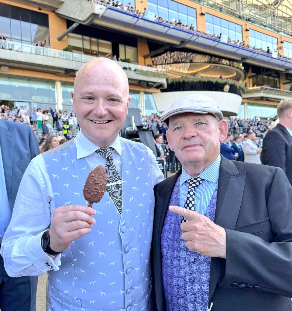 Only a true friend brings you an ice-cream at #RoyalAscot. Thank you <a href="/andythelodge/">andy</a> 🤗