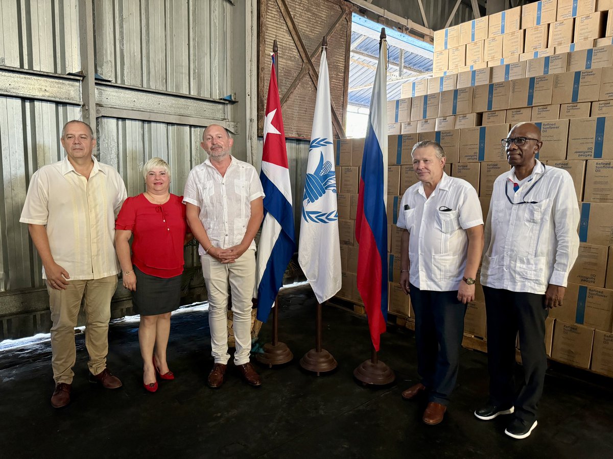 🇷🇺🇺🇳🇨🇺 Entregamos hoy 469,2 toneladas de aceite de girasol a nuestros amigos cubanos en el marco de la colaboración de Rusia con el <a href="/WFP_Cuba/">WFP Cuba</a>. Tenemos previstos otros cargamentos. Mantendremos firme nuestro compromiso con la seguridad alimentaria de la República.

#RusiaAyuda