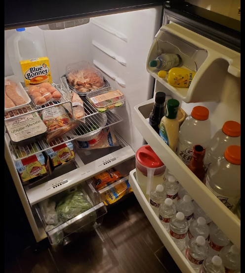 CWSFortCollins's tweet photo. Yes, that’s a full-sized fridge. Every suite comes with a fully equipped kitchen and a fridge big enough for your grocery haul—or your leftovers from Fort Collins’ best eats. https://t.co/g0wiuvTukr
