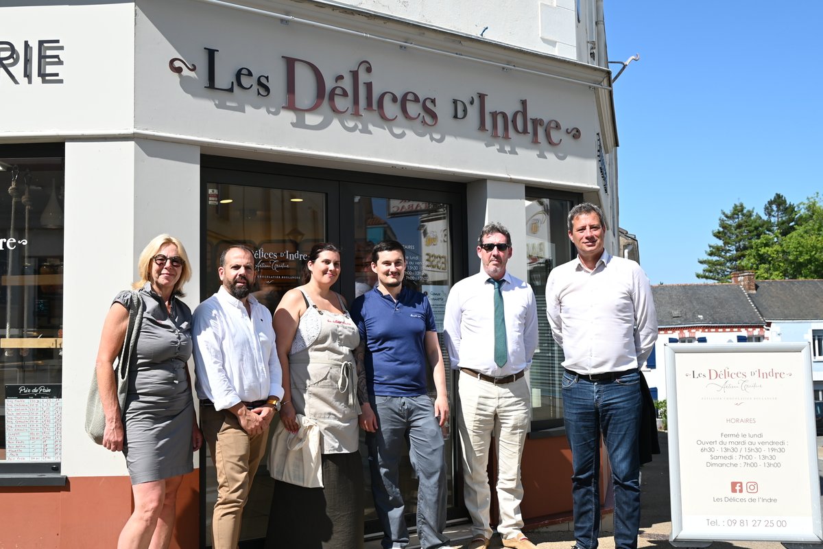 #Visite | Le préfet et M. Frédéric Brangeon, président de la CMA 44 et le maire de Indre ont échangé avec les artisans de 3 entreprises : Modixia, le Café du Port et Les Délices d'Indre. L'Etat s'engage auprès du monde artisanal, grâce à l' aide à l'embauche d'apprentis.