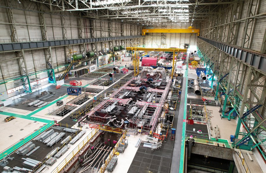 Sauf que la salle des machines manque un peu de machines…
🤓