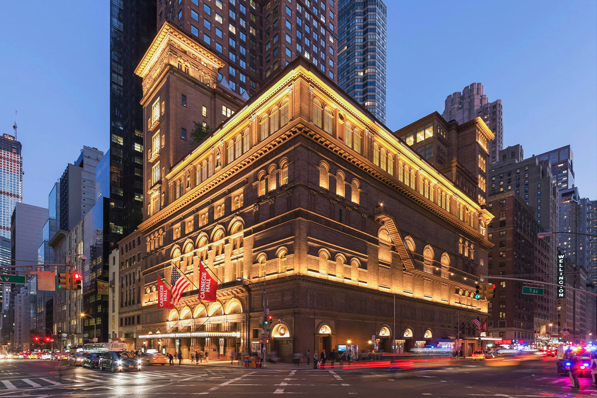 We're off to the States! 🇺🇸
 
As part of our 80th birthday celebrations, we’ve just announced our first major tour of the 2025/26 season. In October, we’ll be embarking on a 10-date tour of the East and West Coasts of the USA, with Principal Conductor Santtu, Principal Guest