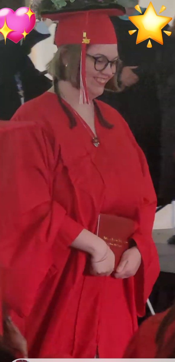 TheMiniCryptid's tweet image. Guys I did it! I graduated! I did it!