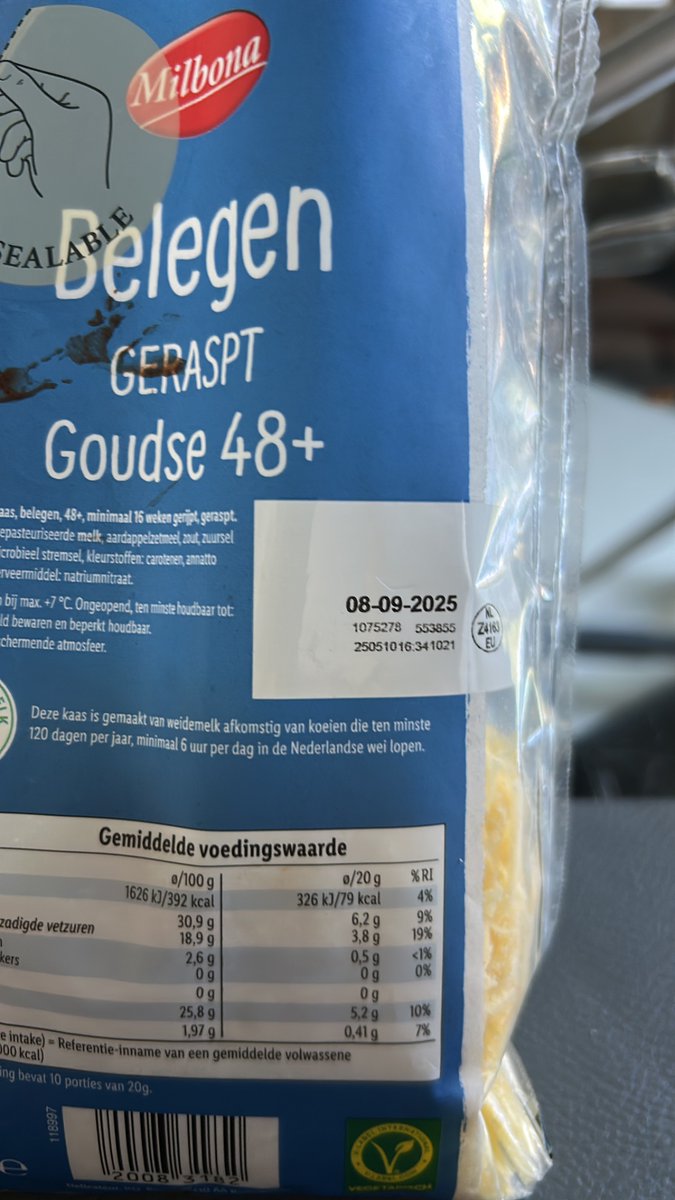 ViceSPL20's tweet photo. @LidlNederland Misschien ook dit uit de schappen? Vandaag gekocht, tht 8/9/2025 en onder de groene schimmel. Heb avondmaaltijd van hele gezin kunnen wegknikkeren. Dit is me dus al eens eerder overkomen bij Lidl https://t.co/axPzh861LP