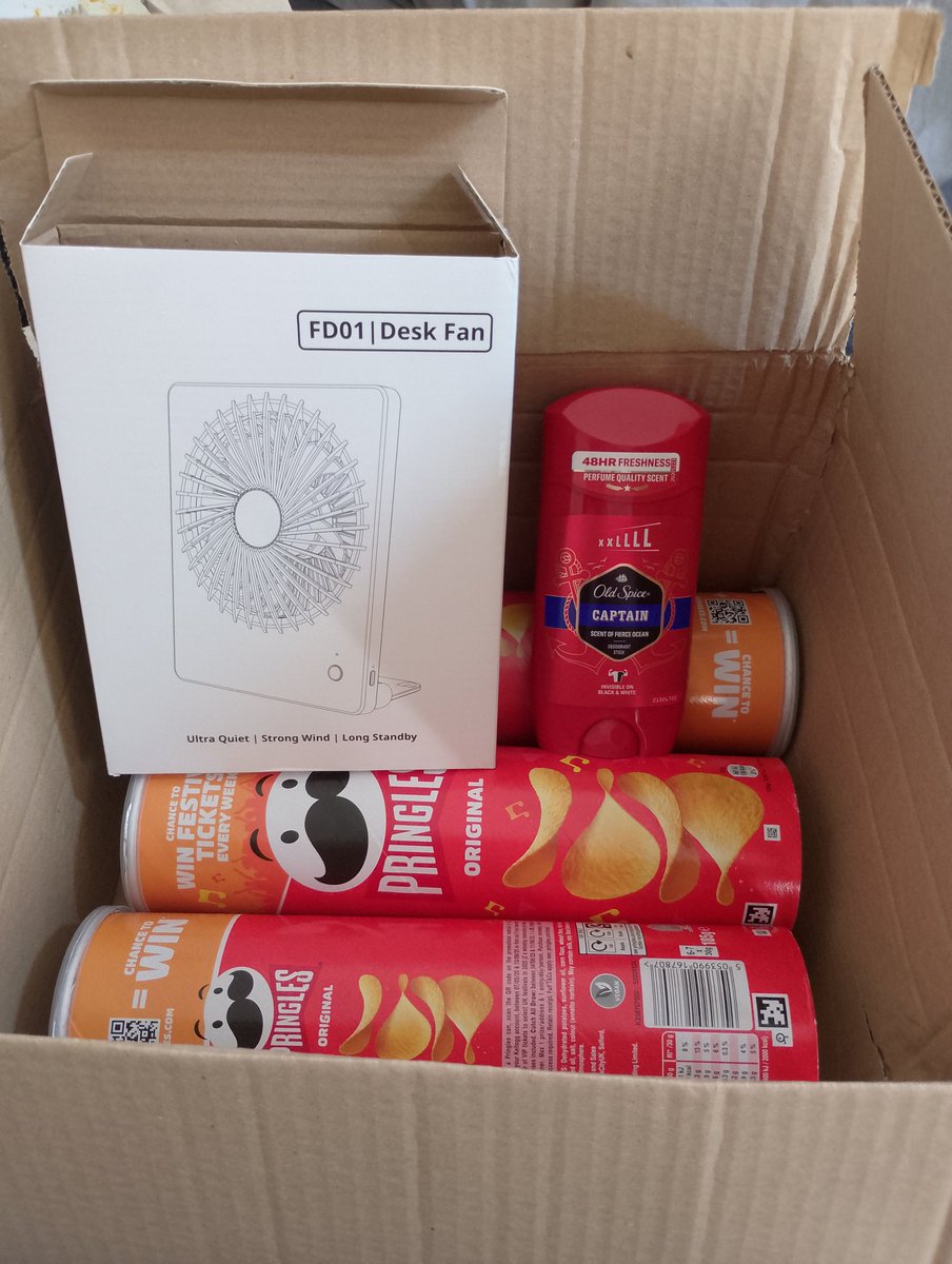 Realtekuno's tweet image. Received my mystery LAN preparation items from @lmaolotty . The desk fan will come in clutch saving my life!!