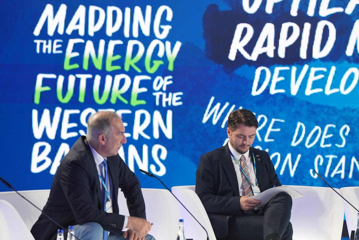 getoarmjeku's tweet image. On behalf 🇽🇰 I spoke about green energy policy and geopolitical challenges at Macedonian Energy Forum in Skopje. I was honored to join the Western Balkans ministerial panel with 🇲🇰 Minister Sanja Bozhinovska and IRENA Exec. Director Francesco La Camera, among other leaders.
