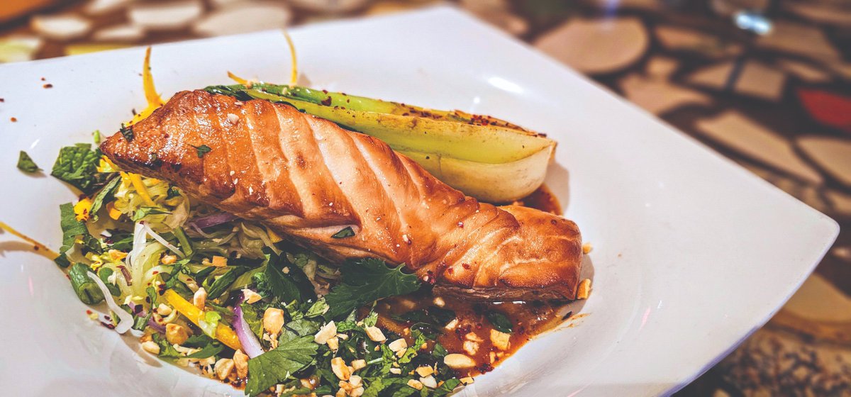 TrvlTasteTour's tweet photo. Catch the Amtrak to Red Wing, MN ๐ for scenic bluffs, river views, local eats ๐ฝ๏ธ (like Scarlet Kitchenโs salmon + Hanisch pastries!), a giant boot photo-op ๐ข & cozy hotel stays ๐จ
#VisitRedWing #AmtrakAdventures #ExploreMinnesota #GreatRiverRoad https://t.co/bwuUk51cw9