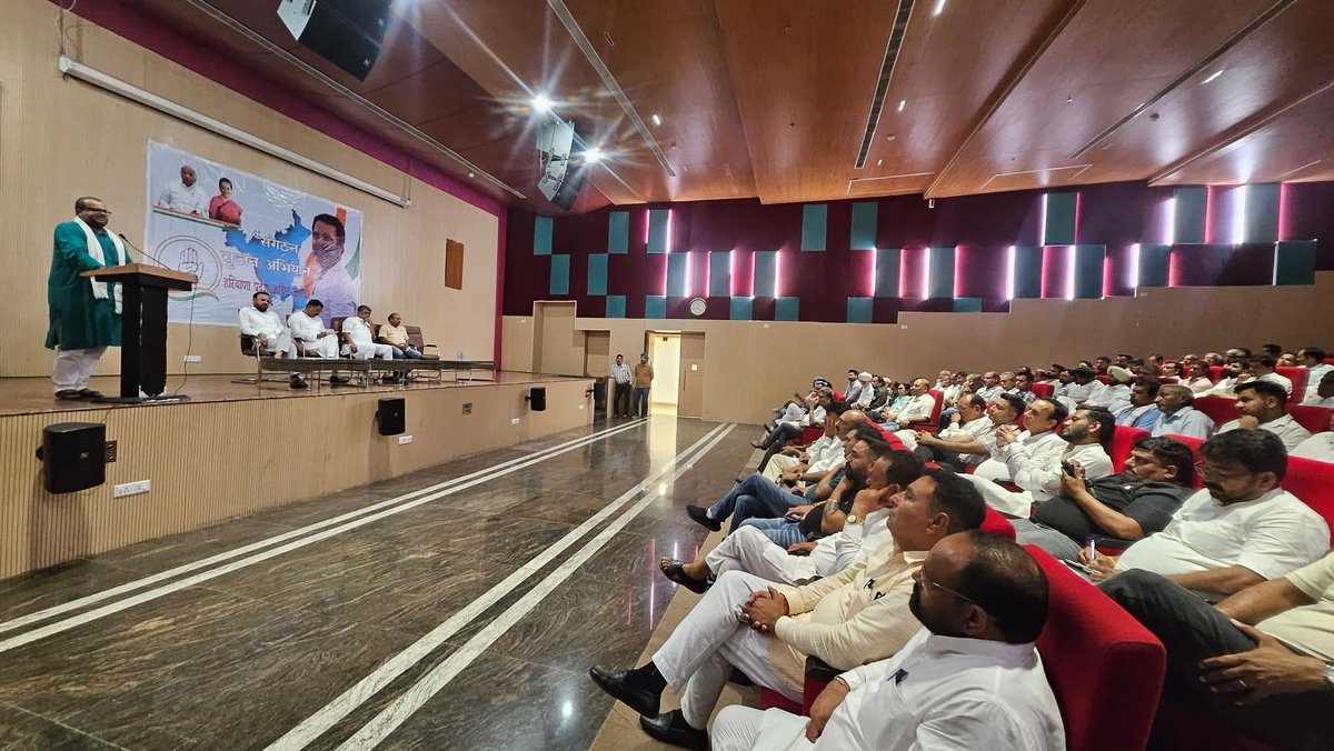 Haryana Pradesh Mahila Congress (@haryanapmc) on Twitter photo आज पंचकूला में #संगठन_सृजन_अभियान के तहत हरियाणा कांग्रेस प्रभारी श्री <a href="/HariprasadBK2/">Hariprasad.B.K.</a> जी का एचपीएमसी अध्यक्ष <a href="/SudhaHpmc/">Sudha Bhardwaj</a> जी ने महिला पदाधिकारी के साथ आत्मीय स्वागत किया व बैठक में अपनी उपस्थिति दर्ज कराते हुए कांग्रेस संगठन को नई दिशा देने में अपनी भागीदारी सुनिश्चित की। आज पंचकूला में #संगठन_सृजन_अभियान के तहत हरियाणा कांग्रेस प्रभारी श्री <a href="/HariprasadBK2/">Hariprasad.B.K.</a> जी का एचपीएमसी अध्यक्ष <a href="/SudhaHpmc/">Sudha Bhardwaj</a> जी ने महिला पदाधिकारी के साथ आत्मीय स्वागत किया व बैठक में अपनी उपस्थिति दर्ज कराते हुए कांग्रेस संगठन को नई दिशा देने में अपनी भागीदारी सुनिश्चित की।