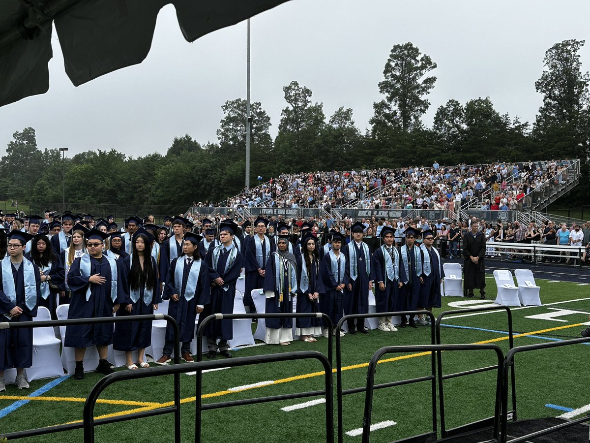 DavidReidVA's tweet image. Congratulations to the over 430 Stone Bridge HS graduates and their families!! We look forward, with great hope, for all the positive impacts you’ll have on our community and the future.