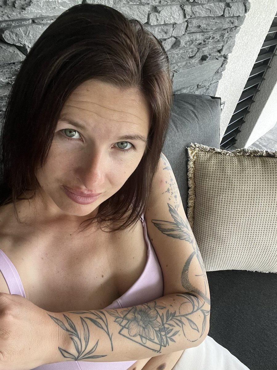 Hey guys ☀️ 30% summer SALE right now on my onlyfans.com/jeniferjane 🫶🏽