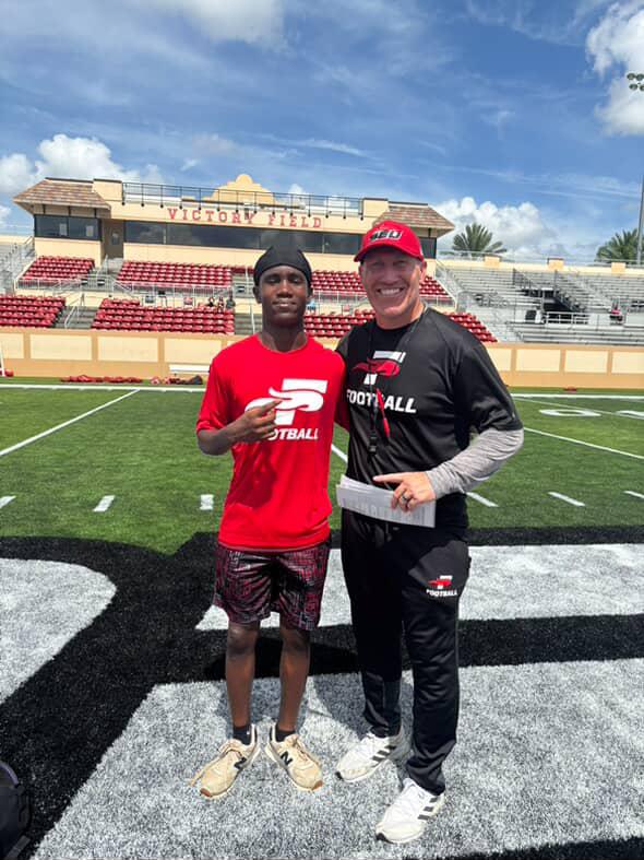 Had a Great Time At Southern University⚫️🔴 Would Love to be There Again! To Work!! <a href="/WHCoachWhite/">Carl White</a> <a href="/Antwain_4/">Antwain Adams</a> <a href="/coachkstrong/">K. Strong</a> <a href="/coach_wilburn/">jon wilburn</a> <a href="/CoachBoatman/">Coach Boatman</a> <a href="/H2_Recruiting/">Hasani (H2) | Football Recruiting</a> <a href="/mannypopo/">Manny Pulido</a>