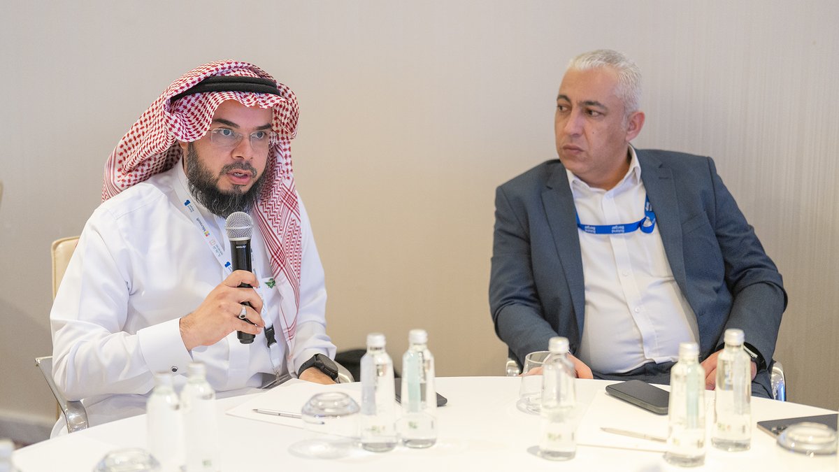 SaudiaCargo's tweet photo. تعزيزًا لدورنا الريادي في قيادة التحول الرقمي بقطاع الخدمات اللوجستية، شارك المدير التنفيذي لتقنية المعلومات والتمكين الرقمي في #السعودية_للشحن، الأستاذ هشام ملائكة، كمتحدث في اجتماع الطاولة المستديرة للذكاء الاصطناعي حول العمليات، جرى خلال الاجتماع استعراض أحدث الحلول الرقمية ودور الذكاء الاصطناعي في تمكين عمليات الشحن، وتوظيف البيانات لتعزيز الكفاءة التشغيلية

 #حياة_بلا_توقف
