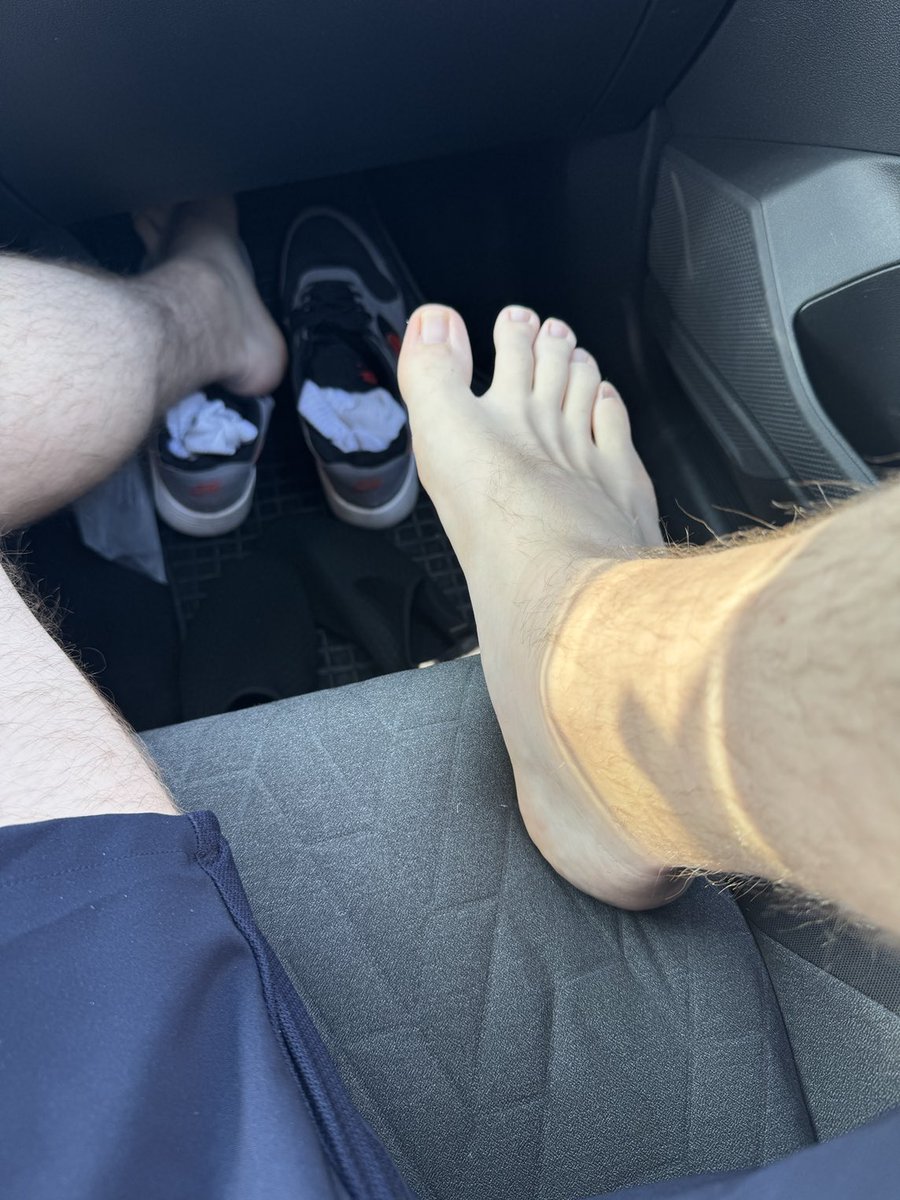 bigfeetalpha's tweet photo. Go down, lick my soles 

https://t.co/UmErgq9dSc

#dominant #german #feetlover #feet 
#sniffme #cashmaster #master #alpha #findom #feetworship #serveme #worship #obeyme #hugefeet #bigfeet #gay #soles https://t.co/fIGlzaJr8p