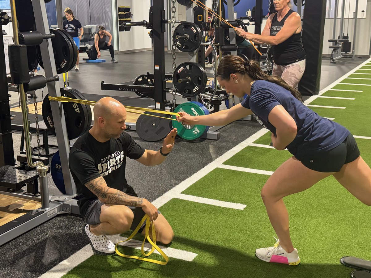 sanford_perform's tweet image. For years, Blake Schultz trained at Sanford Performance with her brother and @EastSideHockey.
Her hard work paid off, and now she leads training with @EGFhockeygirls.
Watch the story from @WDAYnews: san.fo/462NOam