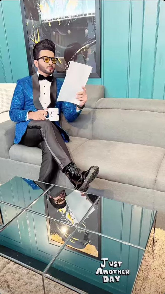 1dhoopardheeraj's tweet photo. Blue 💙
#dd #dheerajdhoopar #kingdhoopar #ddlove #ddfans #love #sherdilshergill #rajkumaryadav #srk https://t.co/6IJgkzEoAC