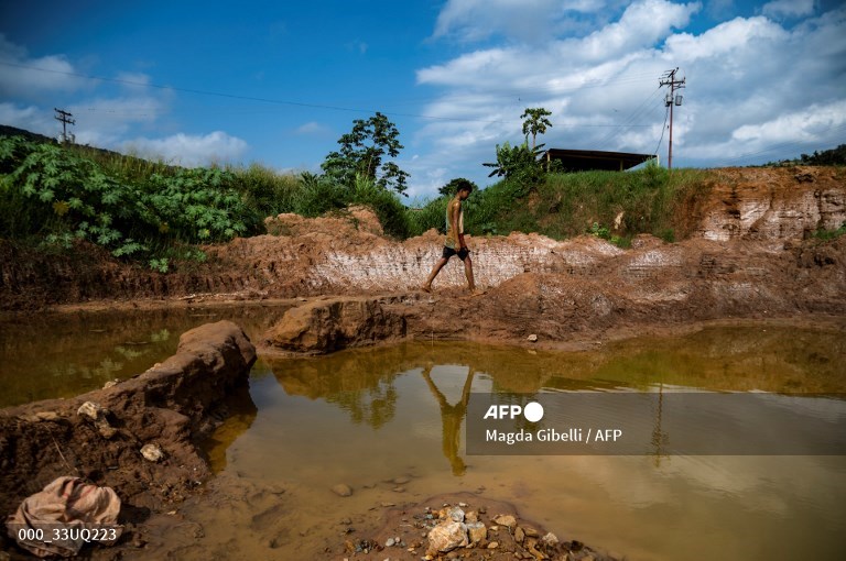 #DoradaOpacidad El oro venezolano reúne las condiciones para ser señalado como oro de conflicto. En la región minera al sur del país se registran masacres, trabajo forzado infantil, trata de personas y destrucción ambiental #ArmandoHistorias2024 🔗bit.ly/3Y3XptN