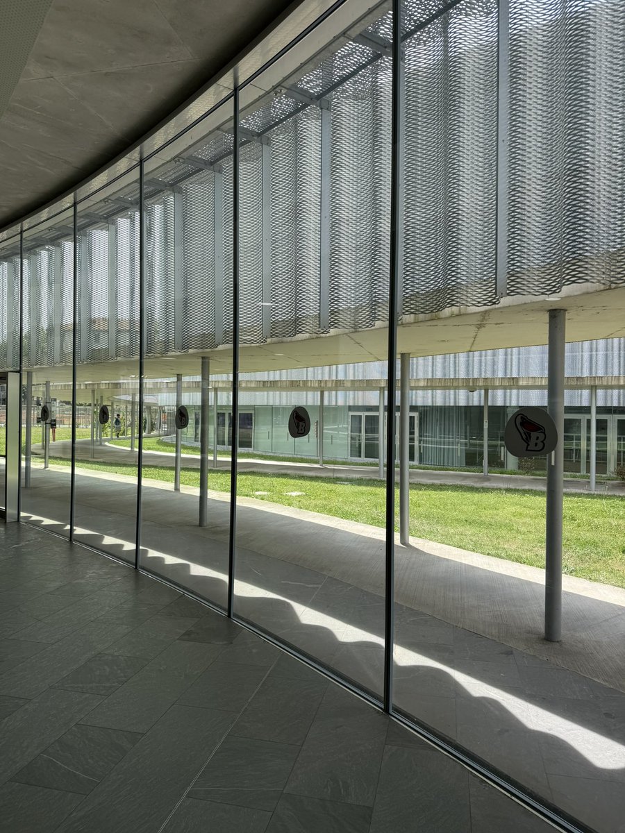 ミラノにできた妹島和世さんたちの作品ボッコーニ大学を見た。これまでの手法が良い意味で再利用されていてかなり変わった平面なのに、清々しく感じる。ミラノの新しい建物の中で一番良かった。