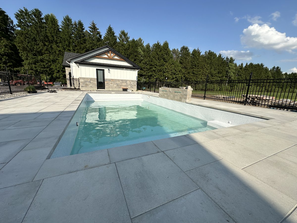 hbpools's tweet image. Don’t wait for leaks—replace your liner before summer takes a dip." 🔧🌞

Let’s get your pool ready for the season—starting with a fresh new liner.

📞 Contact us now for your free estimate!
📩 info@hbpools.com | 📱 613-212-0036
#HBPools #PoolLinerUpgrade