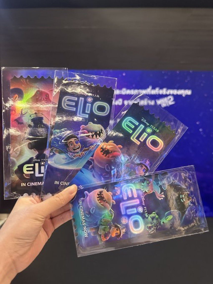 #ElioTH เป็นหนังที่น่ารักมาก ไอ้ต้าวกลอร์ดอนหนุบหนับน่าเอ็นดูสุดๆ น้องน่าจะเป็นมนุษย์ต่างดาวที่น่ารักที่สุดของปีนี้ ชอบที่งานภาพสวยทุกฉาก เป็นจักรวาลที่ตื่นตาตื่นใจทำให้เราตื่นเต้นไปกับเอลิโอ ฉากซึ้งมิตรภาพและครอบครัวก็ทำน้ำตาคลอ และดูจบอยากมีกลอร์ดอนสักตัวไว้ที่บ้าน! #movietwit