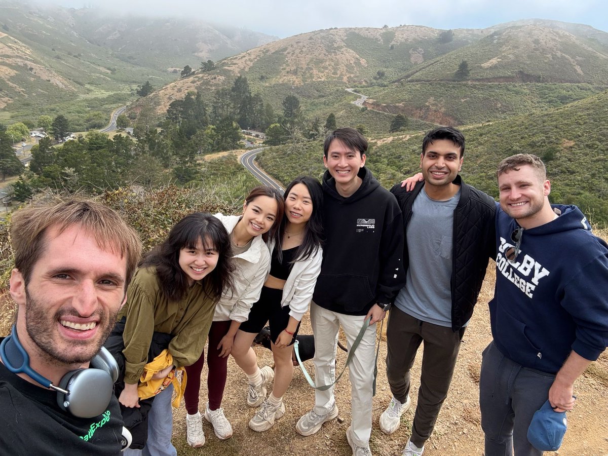startup is a very lonely journey

moving to sf from the south bay, living in a hacker house with other founders has not only made me happier, healthier, but also more connected and more knowledgable in the space

in the last 5 months, i had published a paper, built an mvp, raised